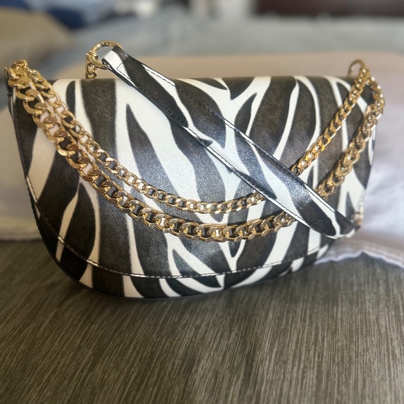 Justfab Zebra Print Shoulder Bag - Picture 4 of 7